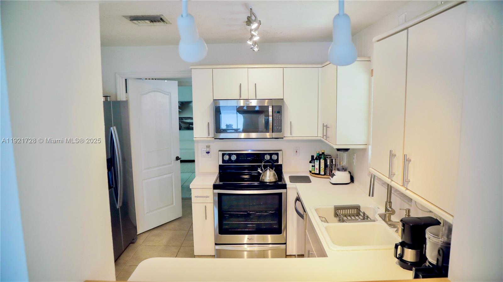 LAKES BY THE BAY SEC 10 - Residential