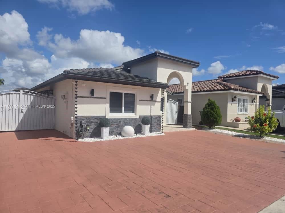 EL PRADO COUNTRY CLUB 4TH - Residential