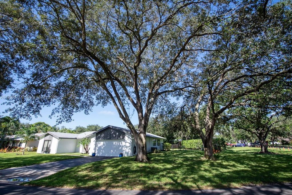 Photo of 3904 W Sailboat Dr, Cooper City, FL 33026 (MLS # A11899277)