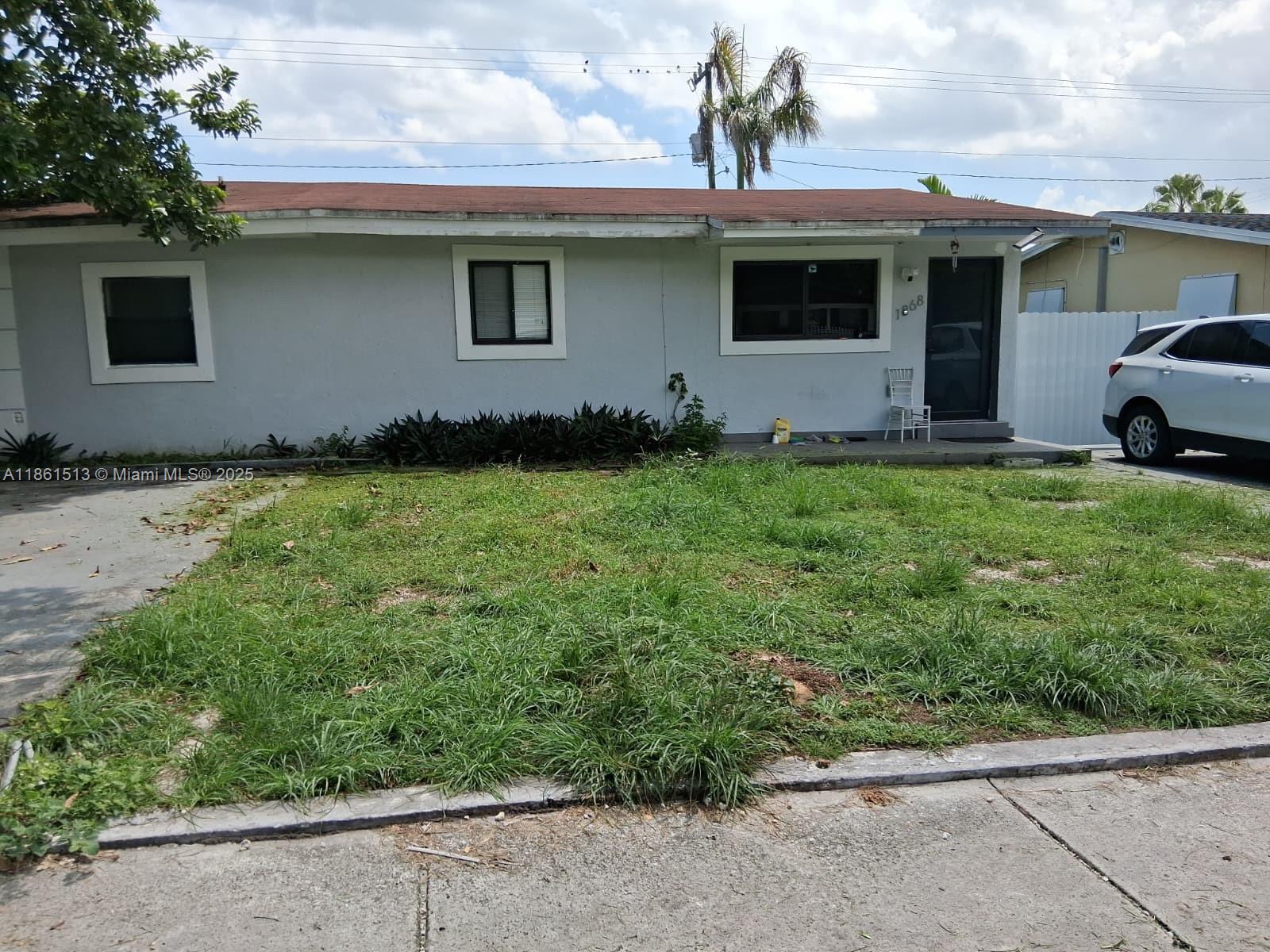 Single-family home. Detached, a good investment. 5 bedrooms and 4 bathrooms. Available with conventional or cash loans.