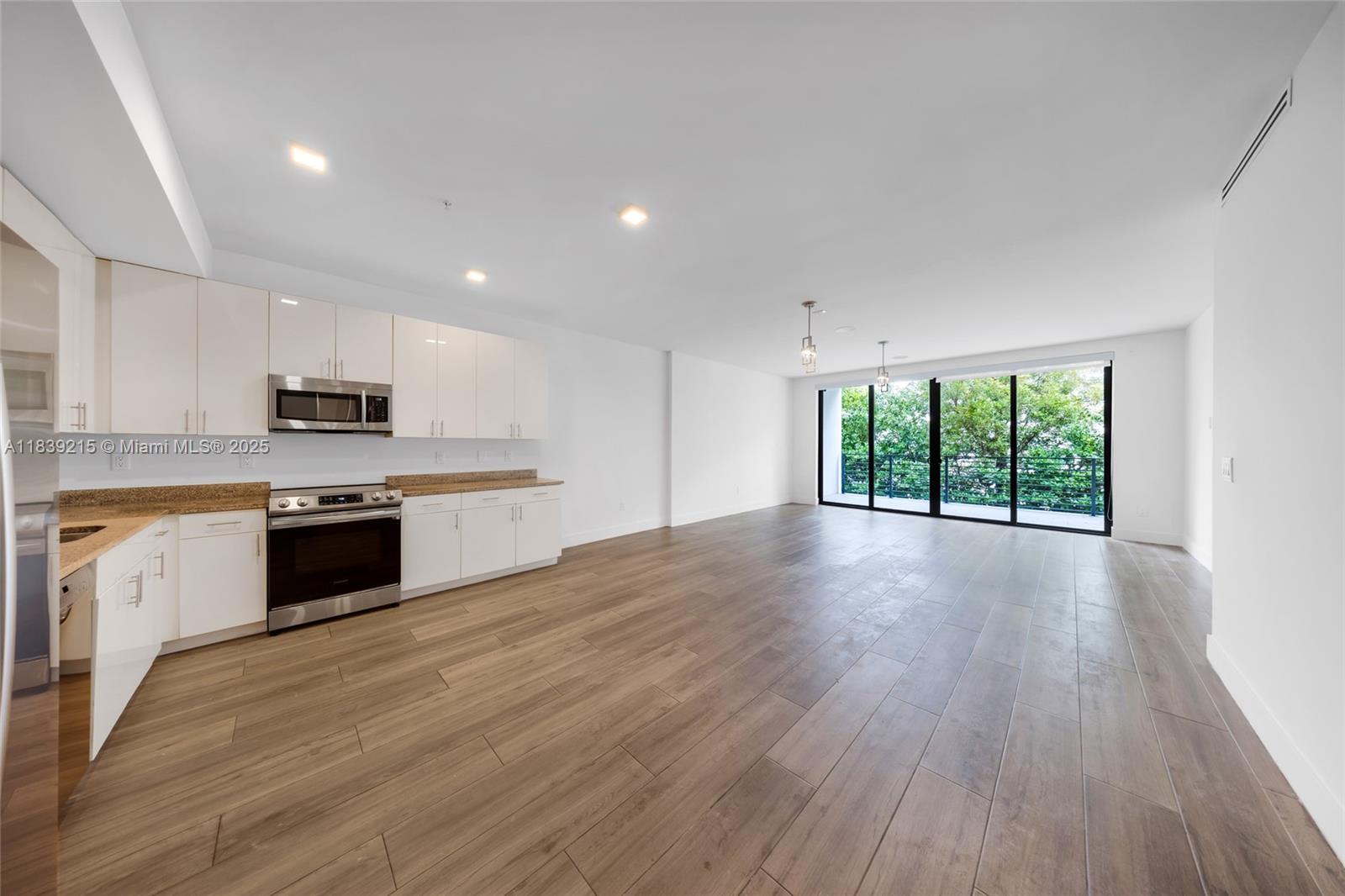 3265 Bird Ave 203