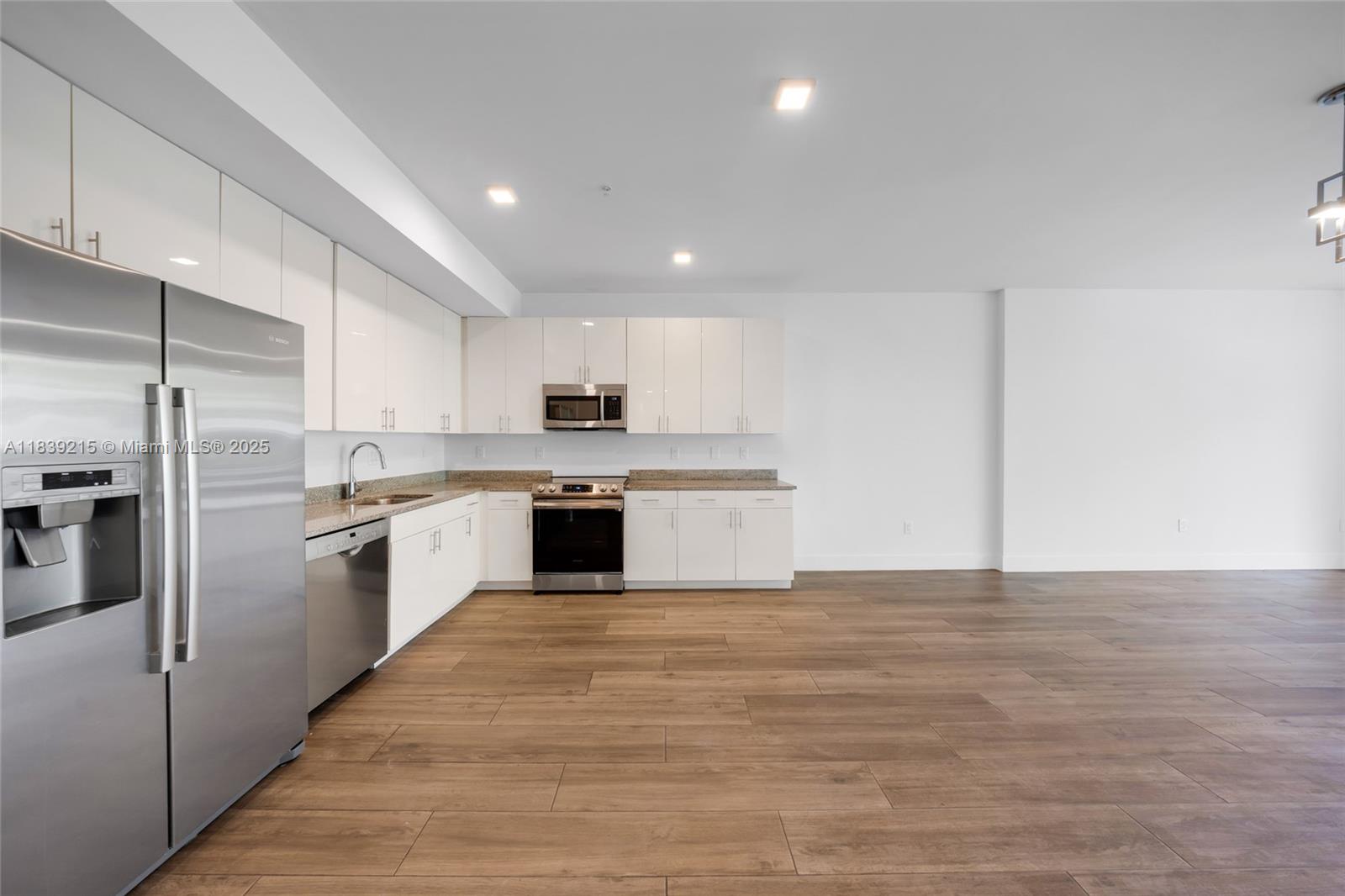 3265 Bird Ave 203