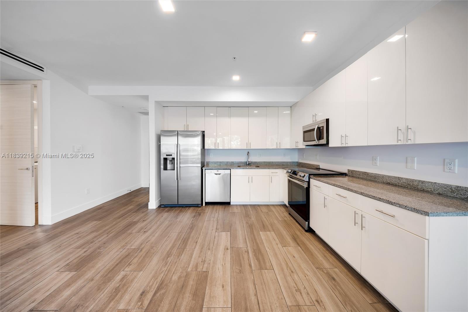 3265 Bird Ave 203