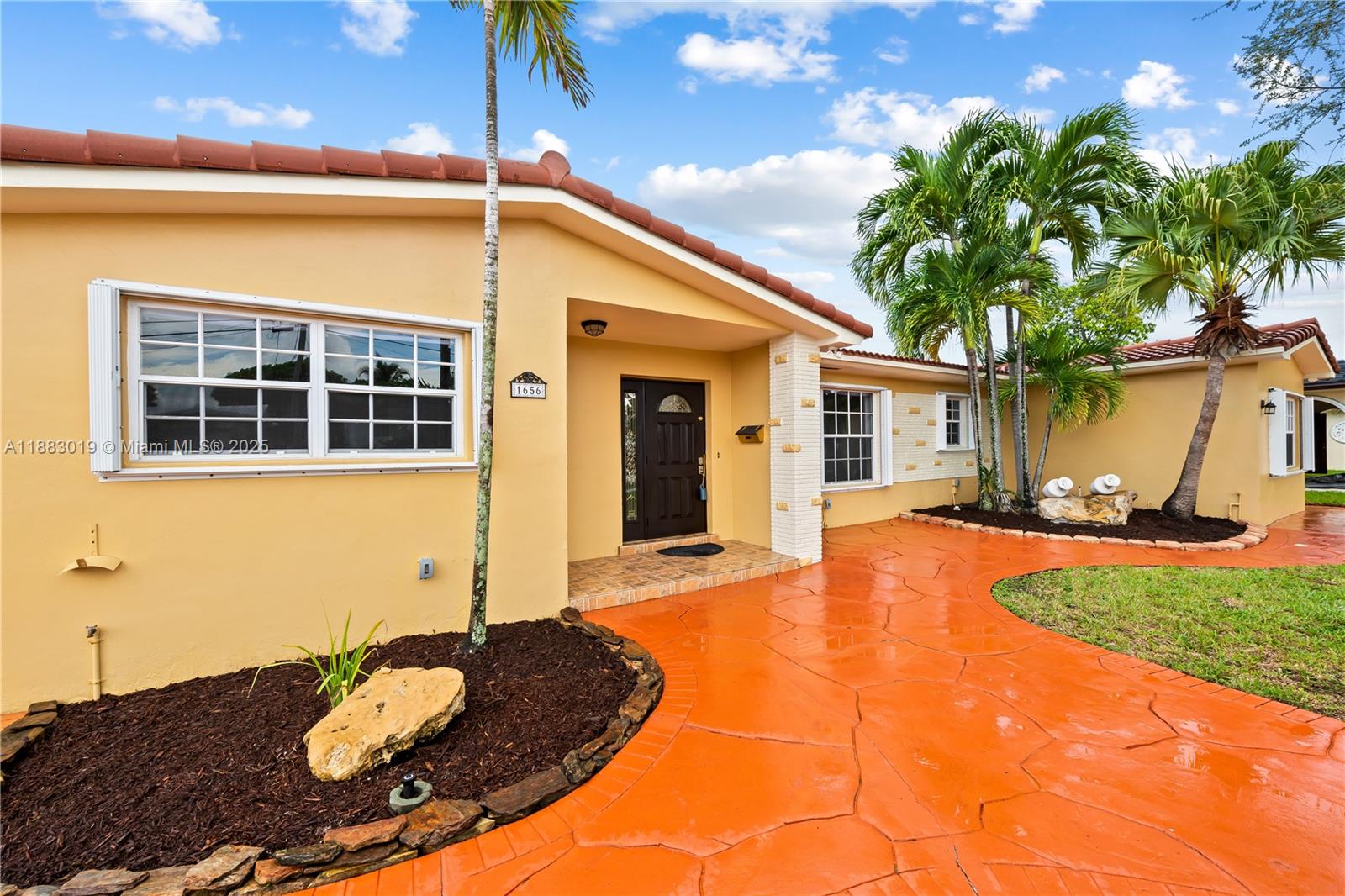 PALM SPRINGS LAKES 3RD AD - Residential Lease