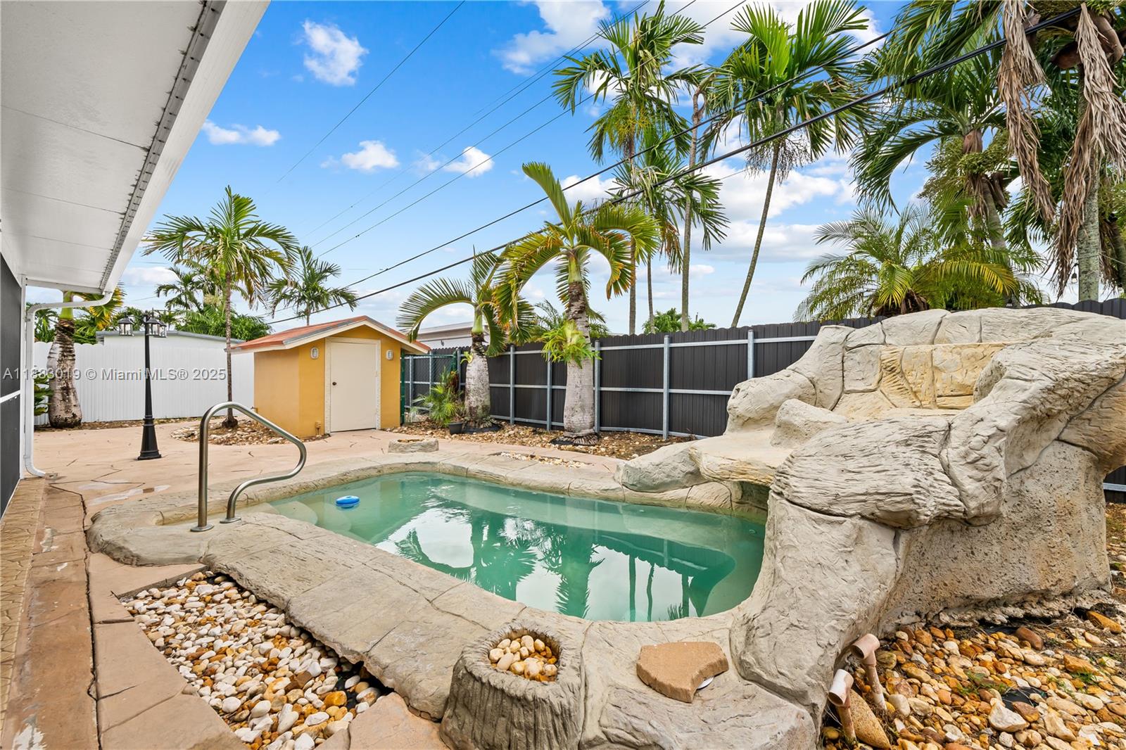 PALM SPRINGS LAKES 3RD AD - Residential Lease