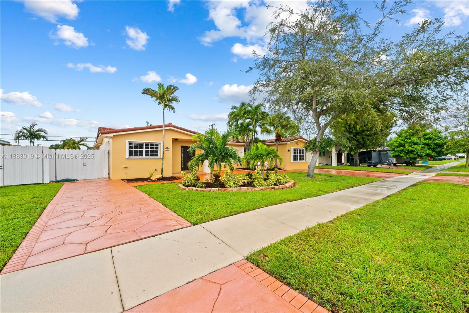 PALM SPRINGS LAKES 3RD AD - Residential Lease