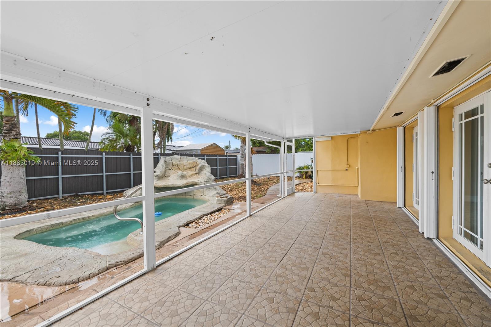 PALM SPRINGS LAKES 3RD AD - Residential Lease