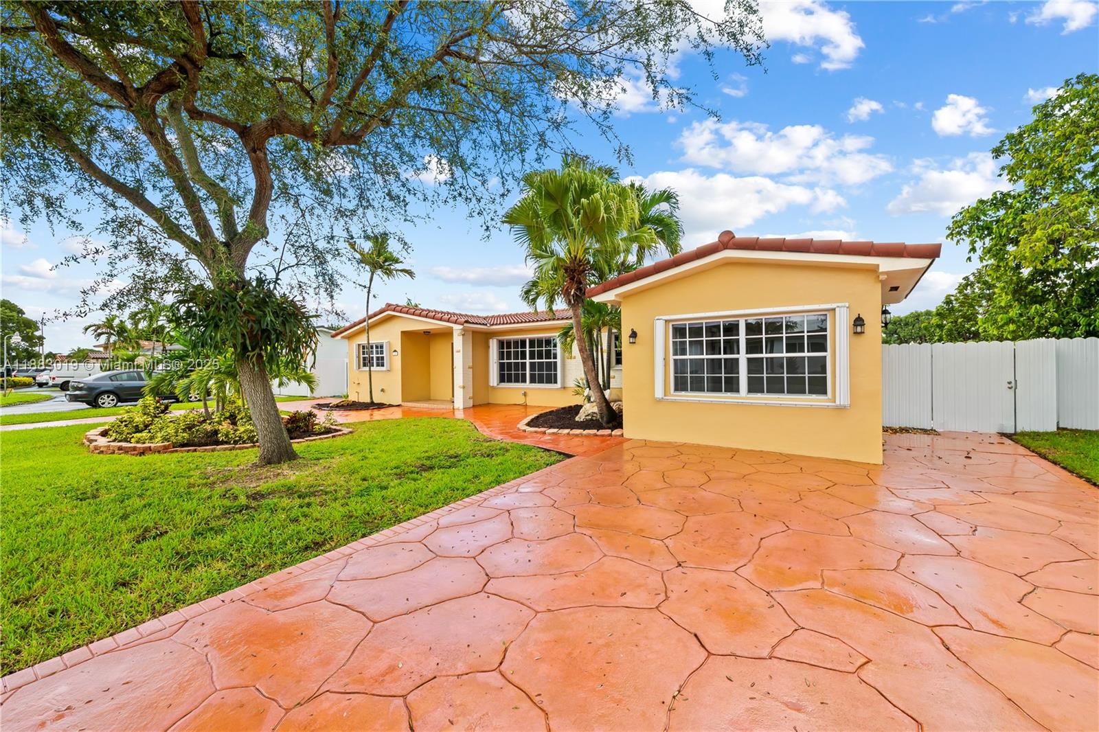 PALM SPRINGS LAKES 3RD AD - Residential Lease