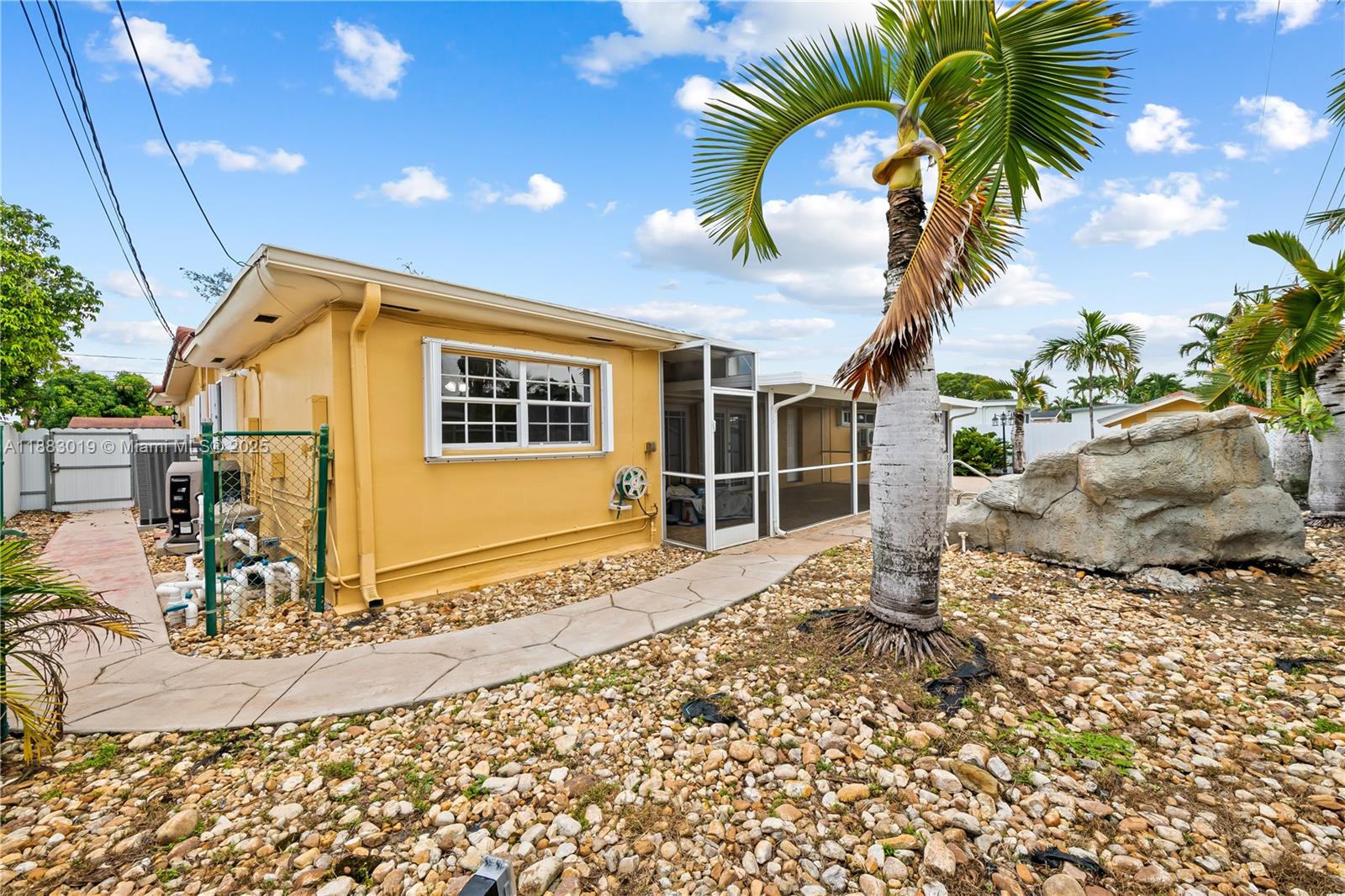 PALM SPRINGS LAKES 3RD AD - Residential Lease