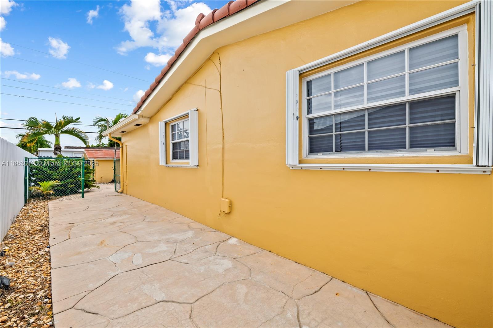 PALM SPRINGS LAKES 3RD AD - Residential Lease
