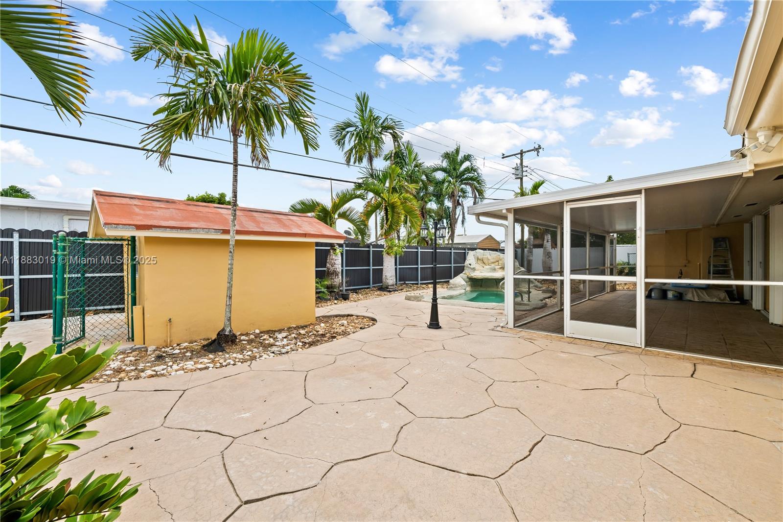 PALM SPRINGS LAKES 3RD AD - Residential Lease