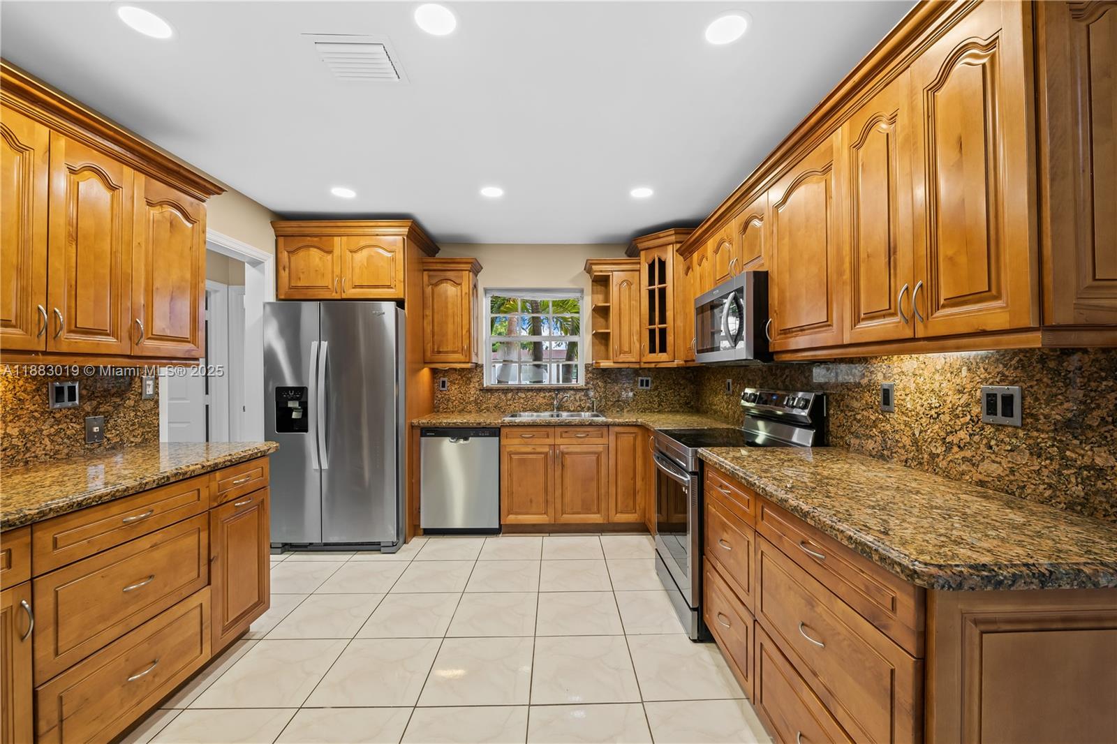 PALM SPRINGS LAKES 3RD AD - Residential Lease