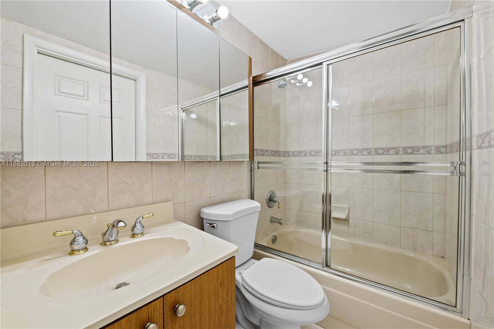 PALM SPRINGS LAKES 3RD AD - Residential Lease