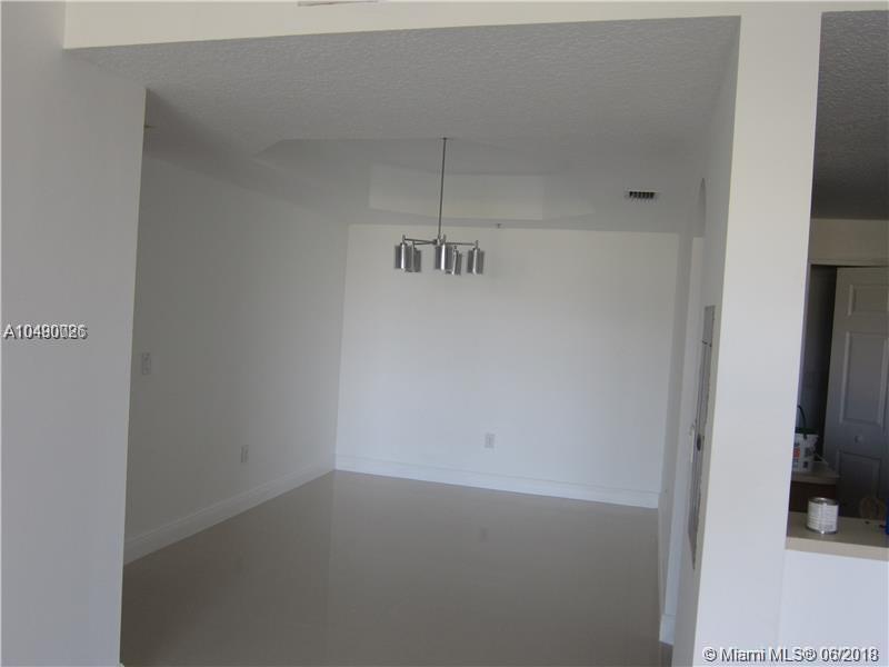 THE COURTS AT DORAL ISLES - Residential