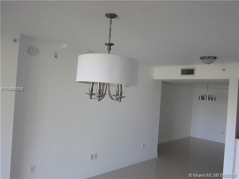 THE COURTS AT DORAL ISLES - Residential