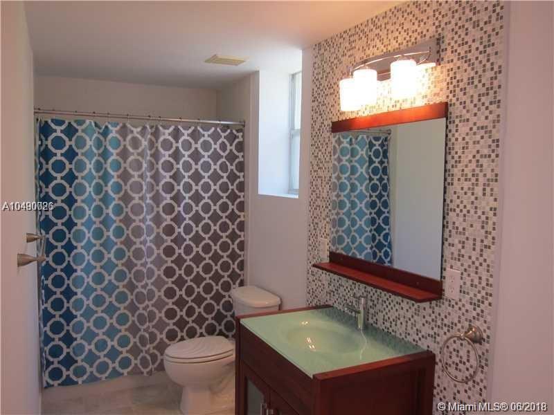 THE COURTS AT DORAL ISLES - Residential