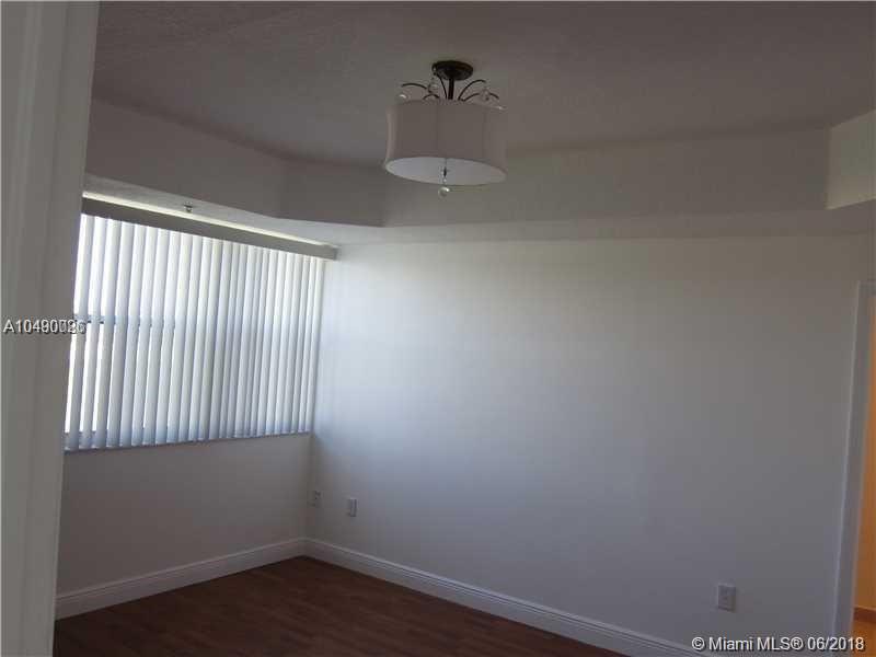 THE COURTS AT DORAL ISLES - Residential