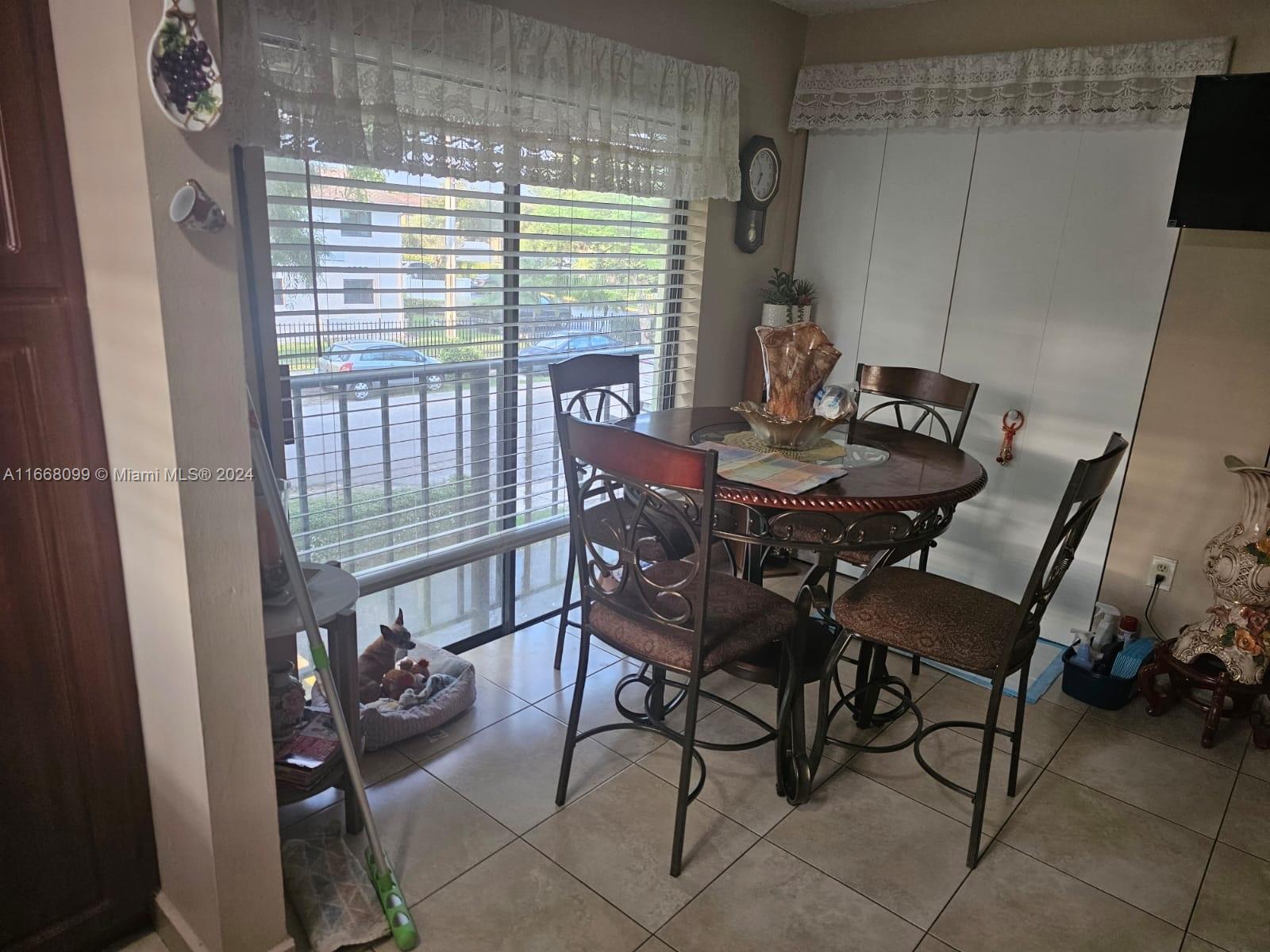 CORANES CONDO #2 - Residential