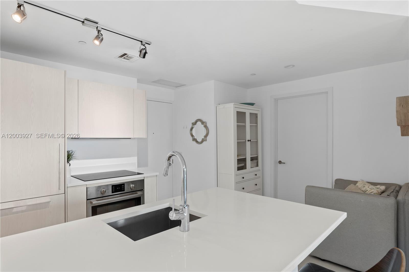 501 NE 31st St 605