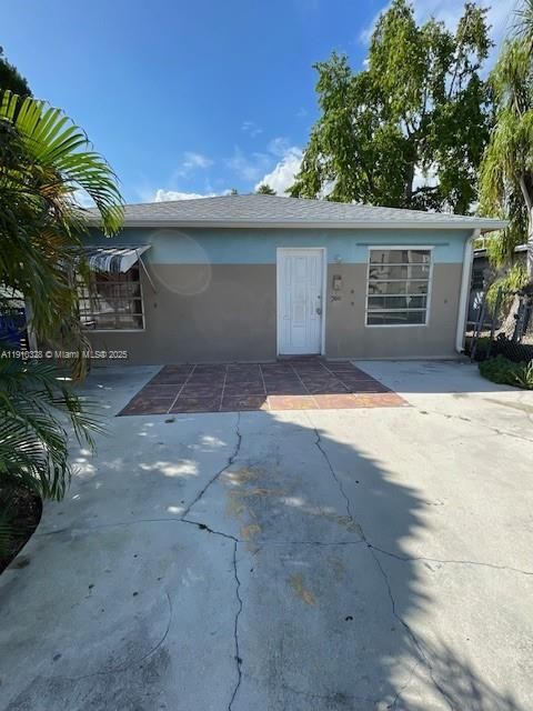 300 SW 31st Ct Miami FL 33135