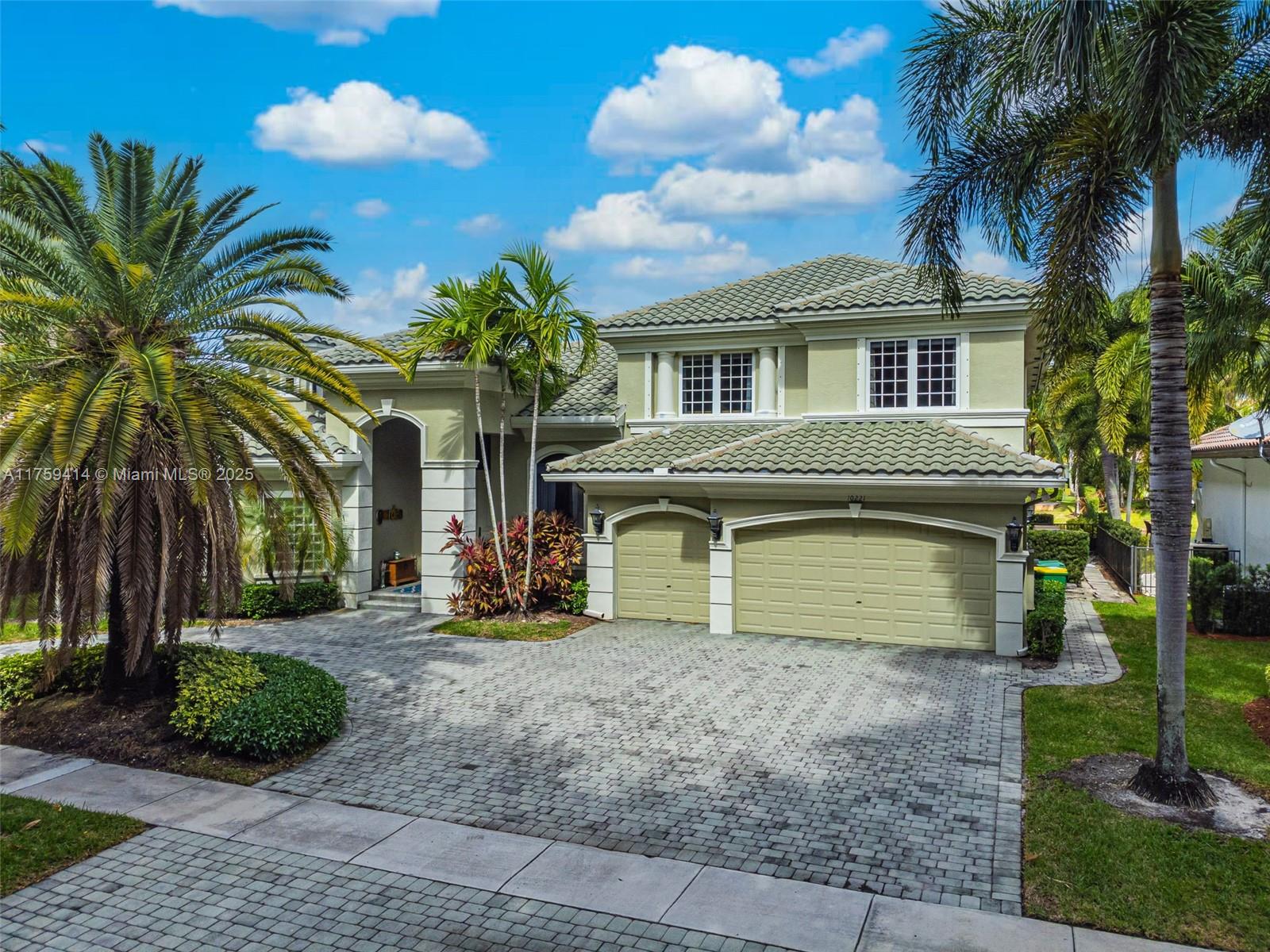 10221 Blue Palm St