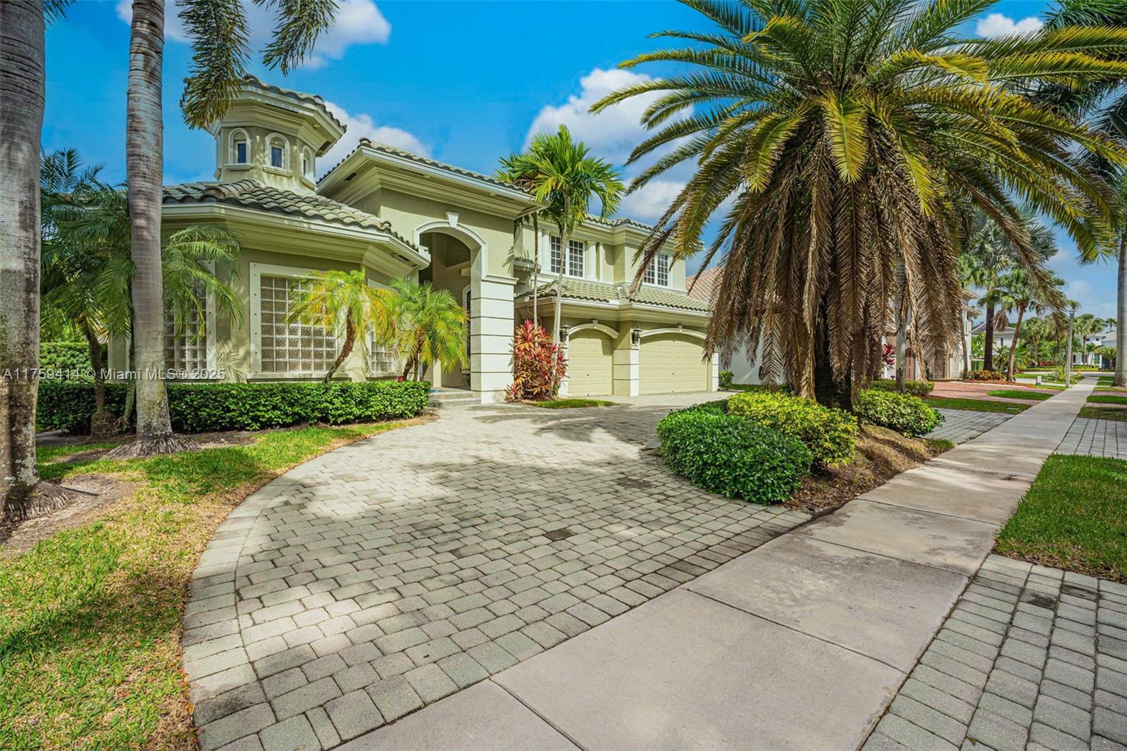 10221 Blue Palm St
