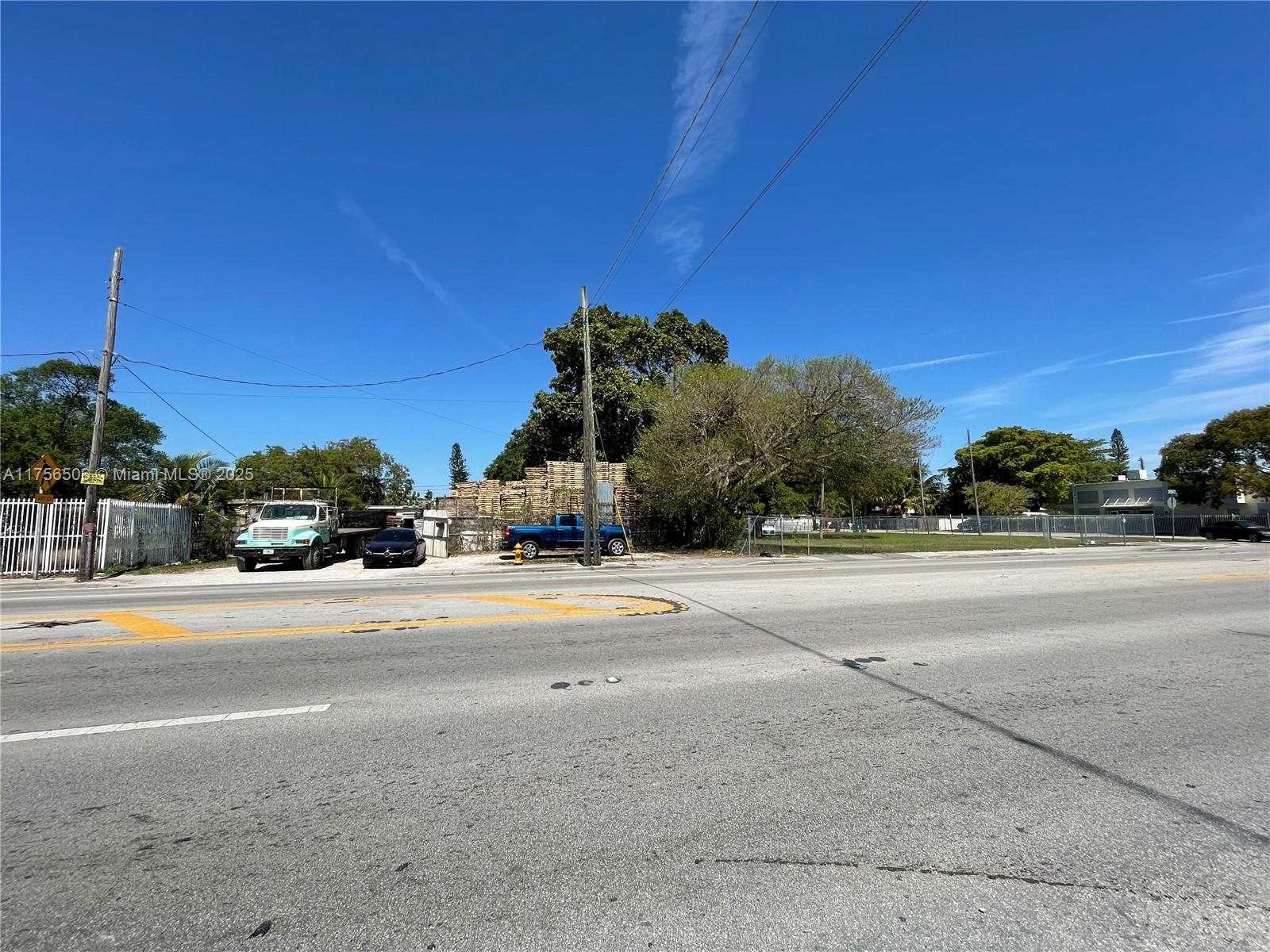 HIALEAH HEIGHTS - Land