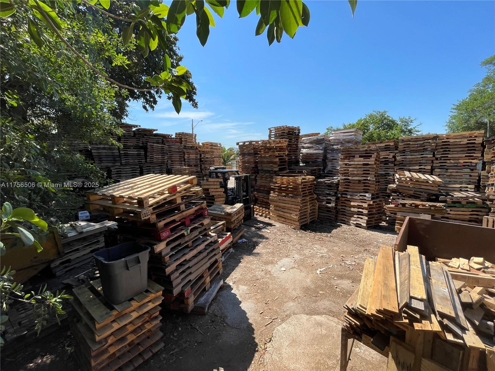 HIALEAH HEIGHTS - Land