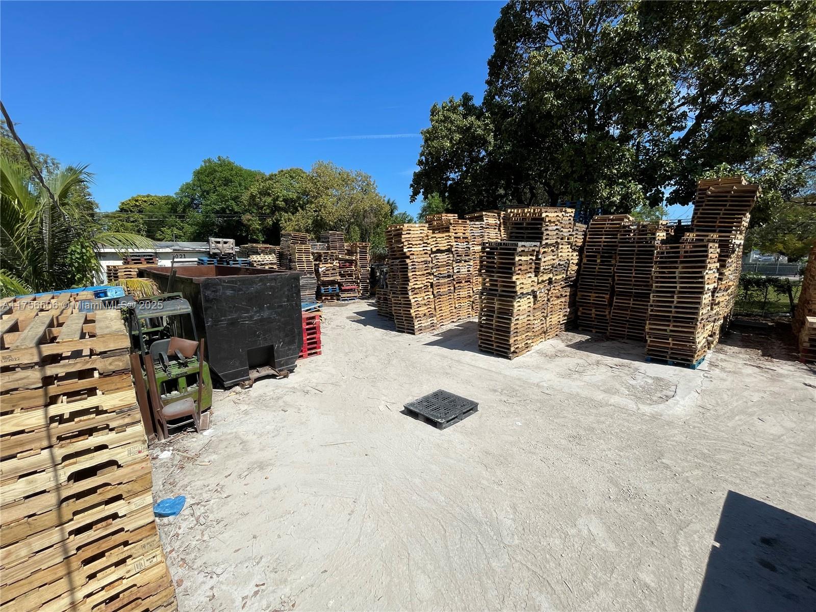 HIALEAH HEIGHTS - Land