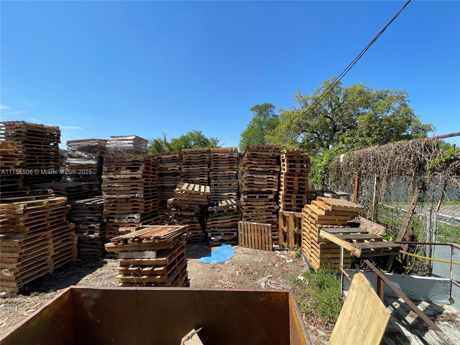 HIALEAH HEIGHTS - Land