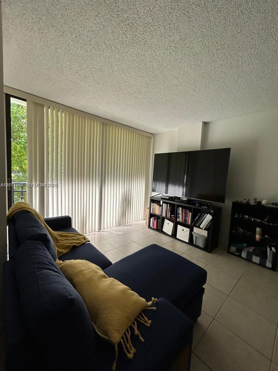 PLAZA OF AMERICAS CONDO P - Residential Lease