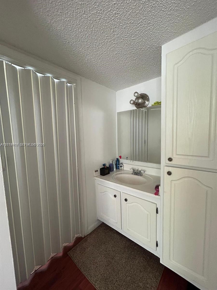 PLAZA OF AMERICAS CONDO P - Residential Lease