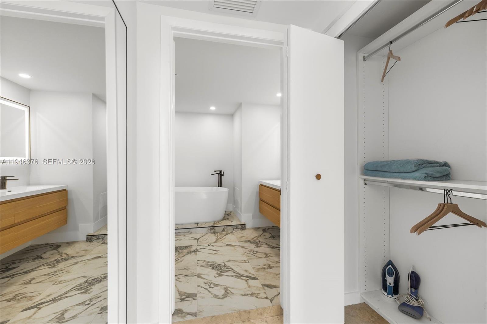 ICON BRICKELL CONDO NO 3 - Residential