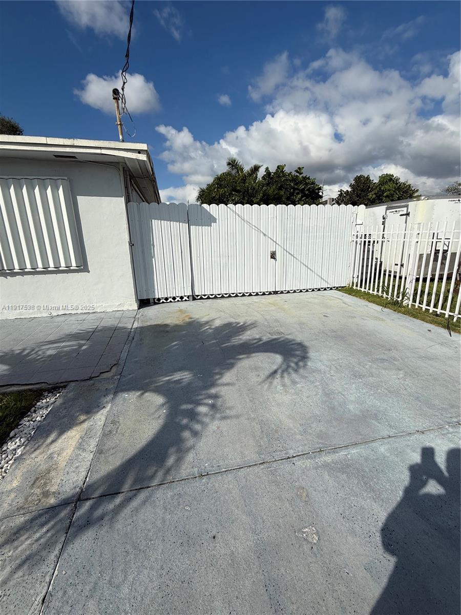 DIXIE PINES NO 2 - Residential Lease