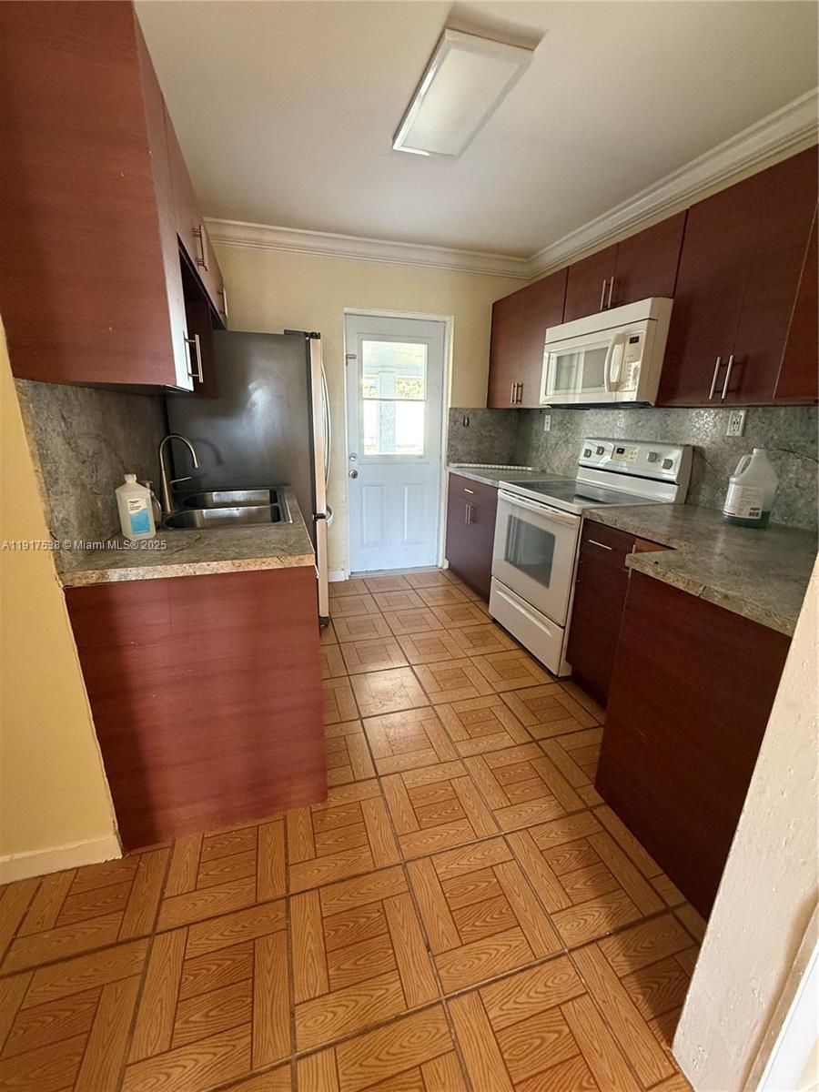 DIXIE PINES NO 2 - Residential Lease