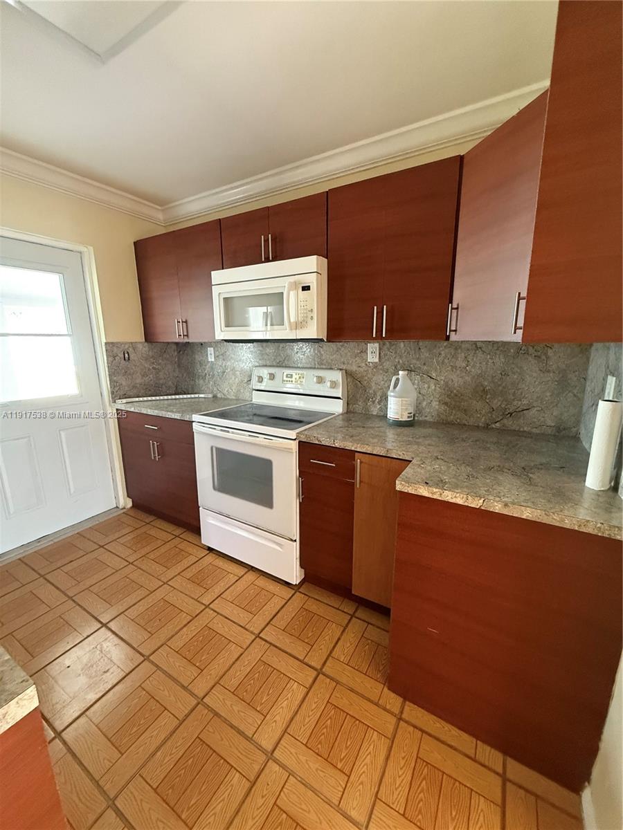 DIXIE PINES NO 2 - Residential Lease