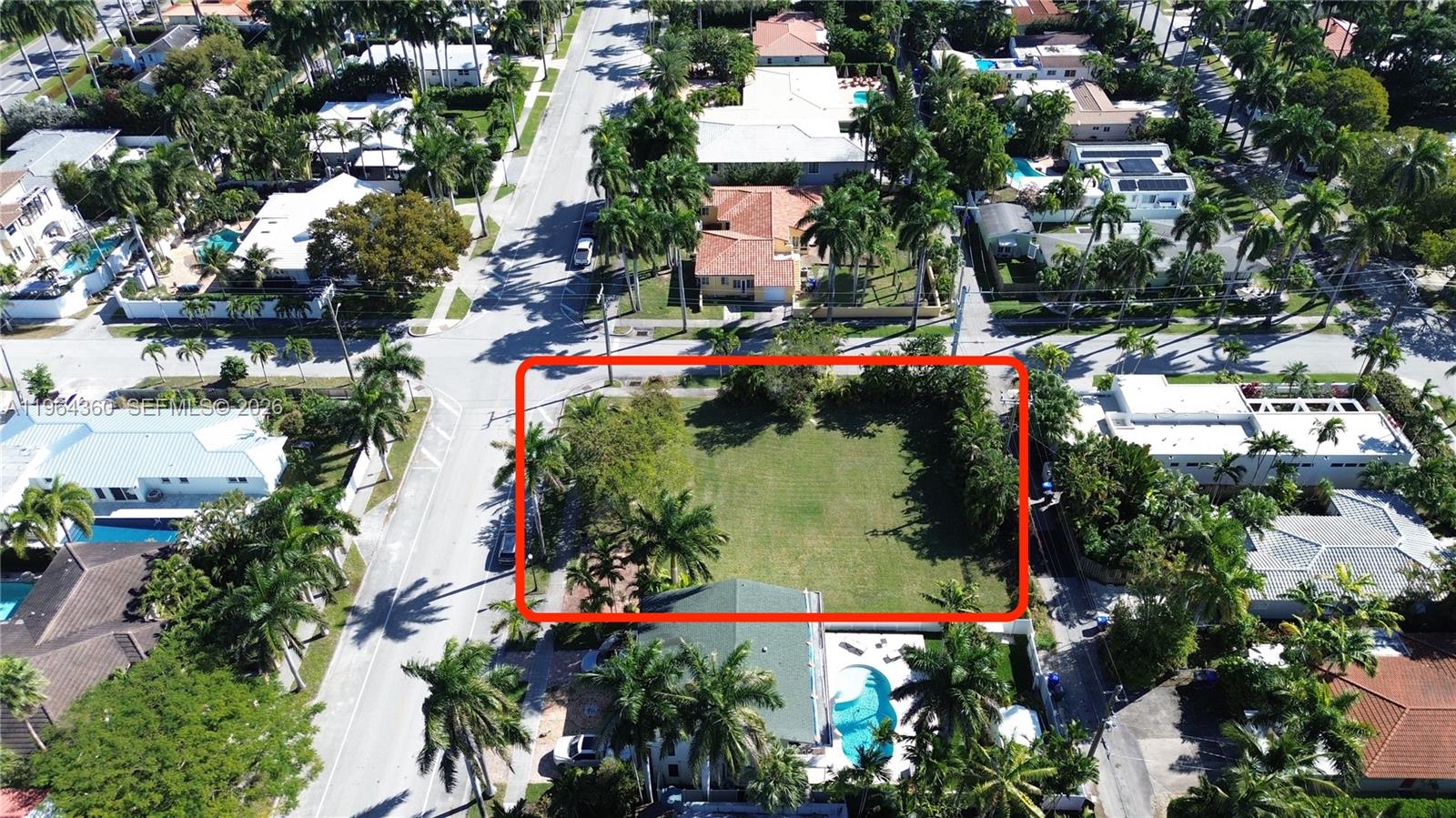 HOLLYWOOD LAKES SECTION - Land