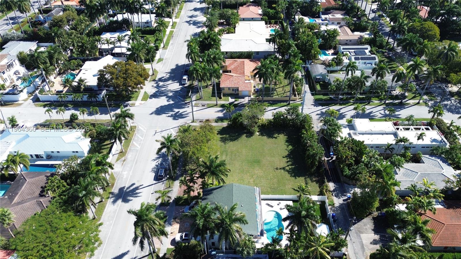 HOLLYWOOD LAKES SECTION - Land