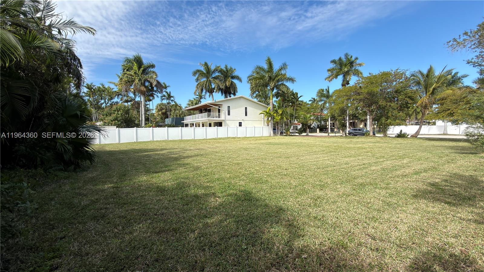 HOLLYWOOD LAKES SECTION - Land