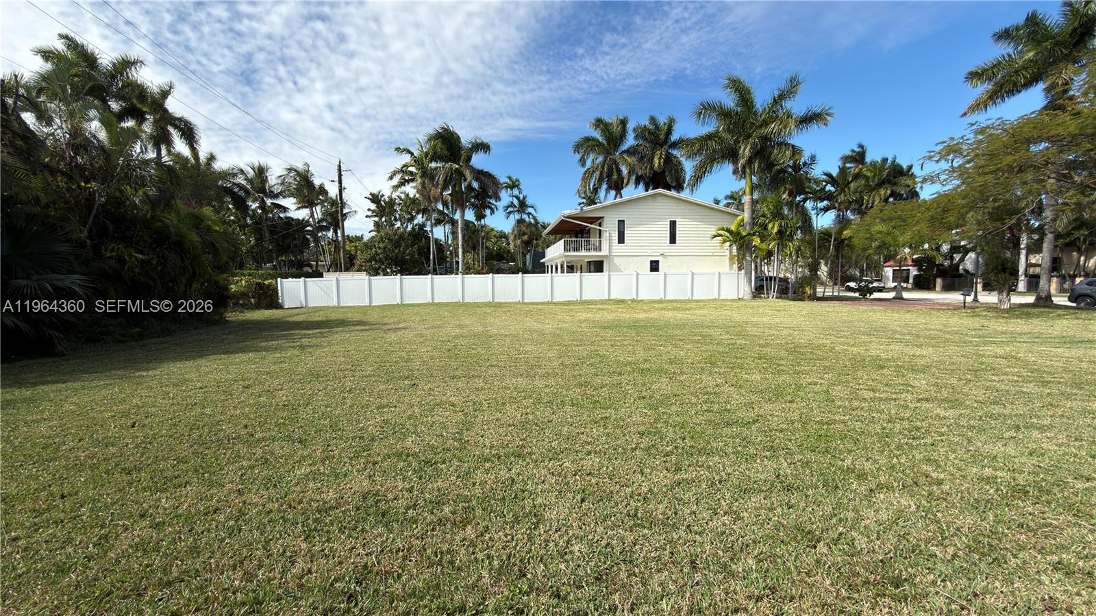 HOLLYWOOD LAKES SECTION - Land