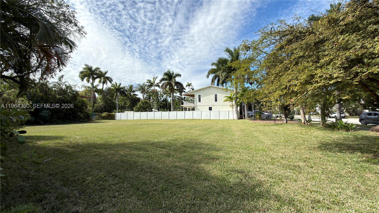 HOLLYWOOD LAKES SECTION - Land