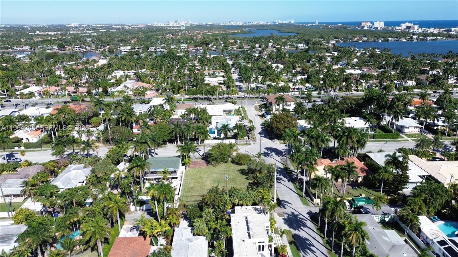 HOLLYWOOD LAKES SECTION - Land