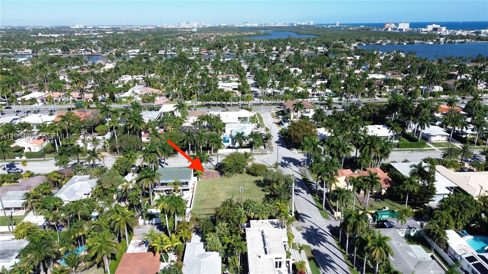 HOLLYWOOD LAKES SECTION - Land