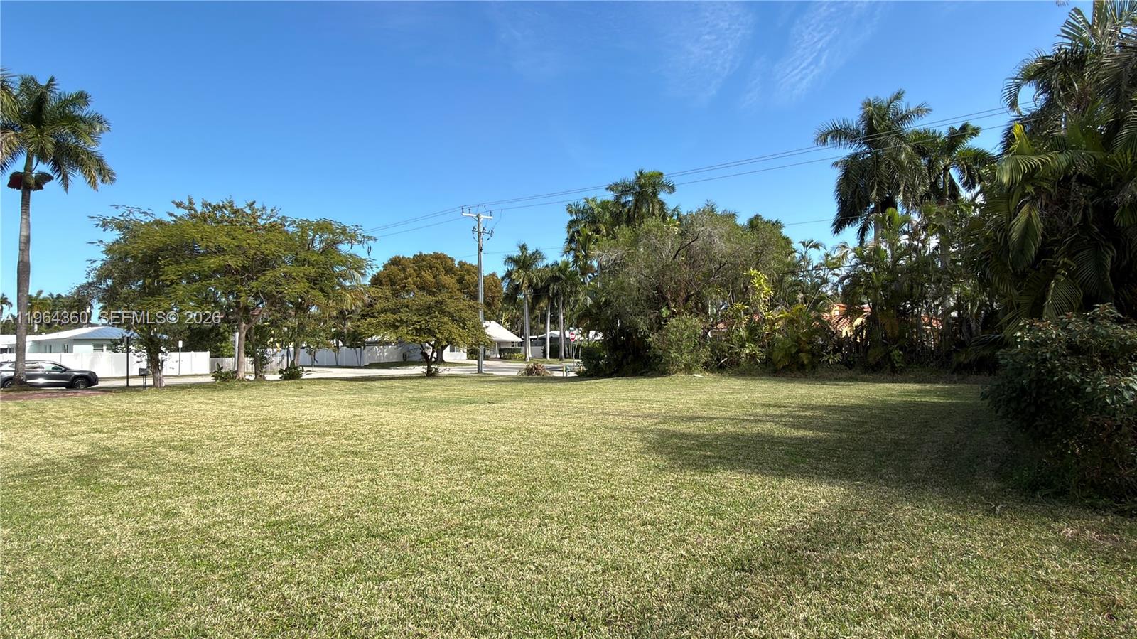 HOLLYWOOD LAKES SECTION - Land