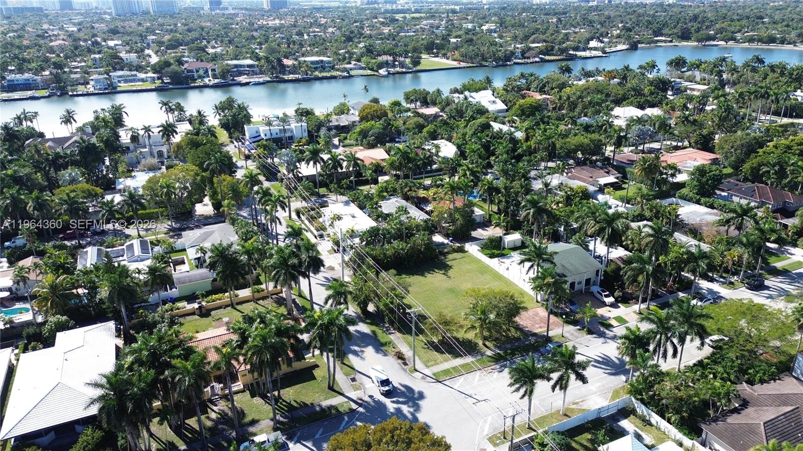 HOLLYWOOD LAKES SECTION - Land