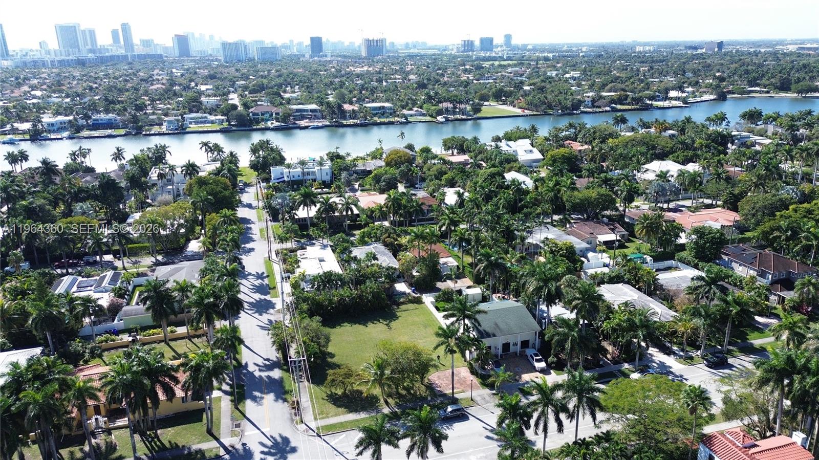 HOLLYWOOD LAKES SECTION - Land