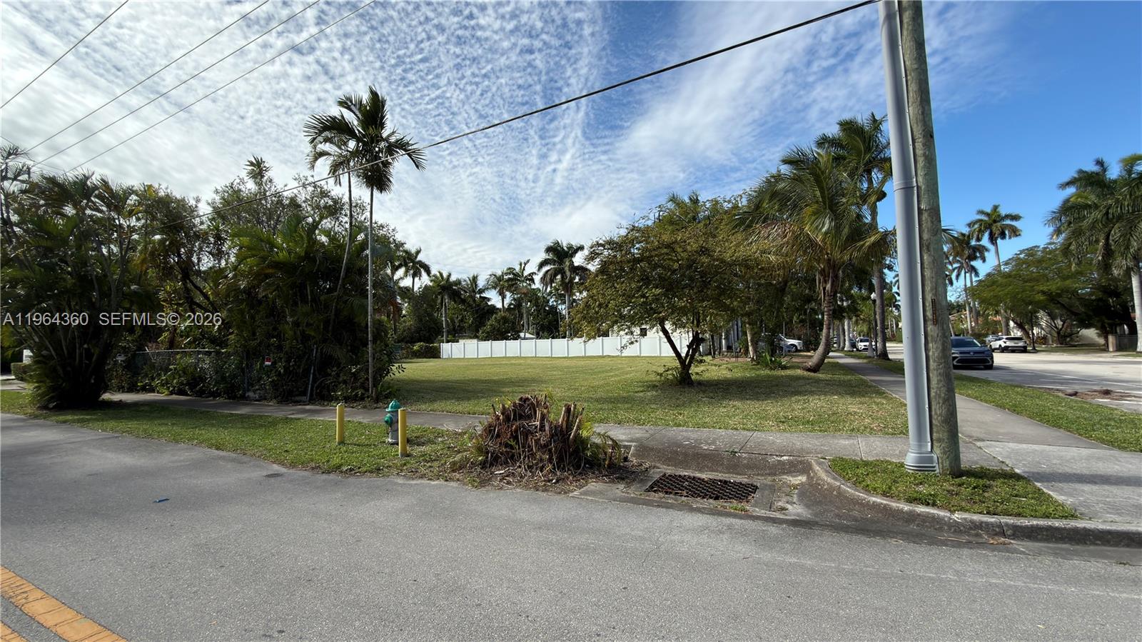 HOLLYWOOD LAKES SECTION - Land