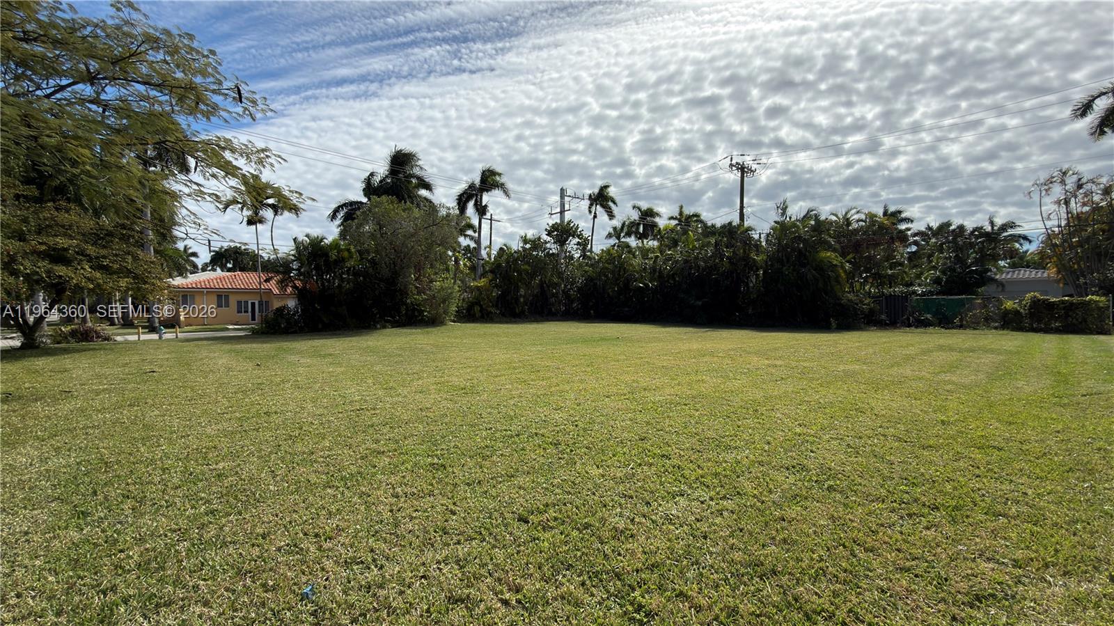 HOLLYWOOD LAKES SECTION - Land