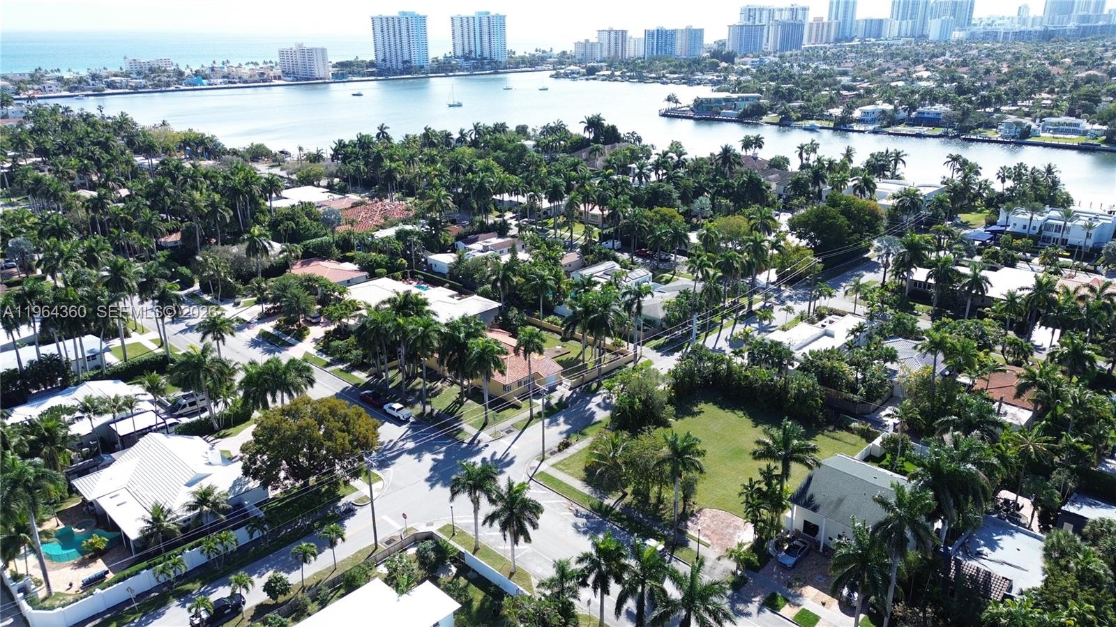 HOLLYWOOD LAKES SECTION - Land