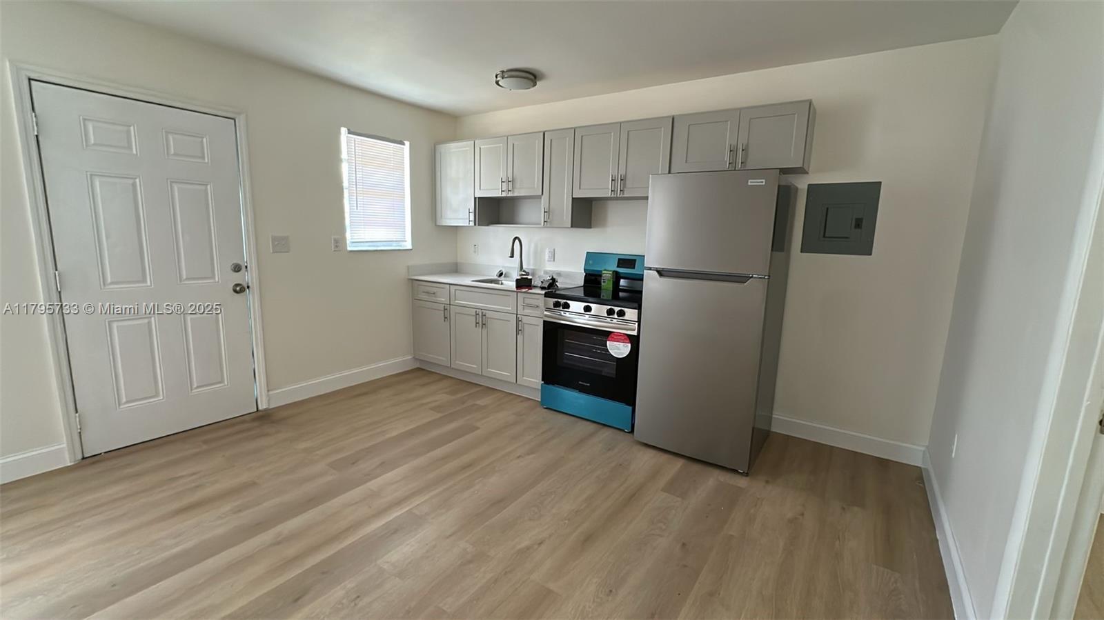 Rental Property at 10621 Sw 184th St, Cutler Bay, Miami-Dade County, Florida - Bedrooms: 6 
Bathrooms: 2  - $2,100 MO.